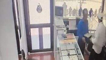 kuyumcudan 18 adet bilezik caldi ormanda yakalandi ifadesi sok etti bzQNhsdE