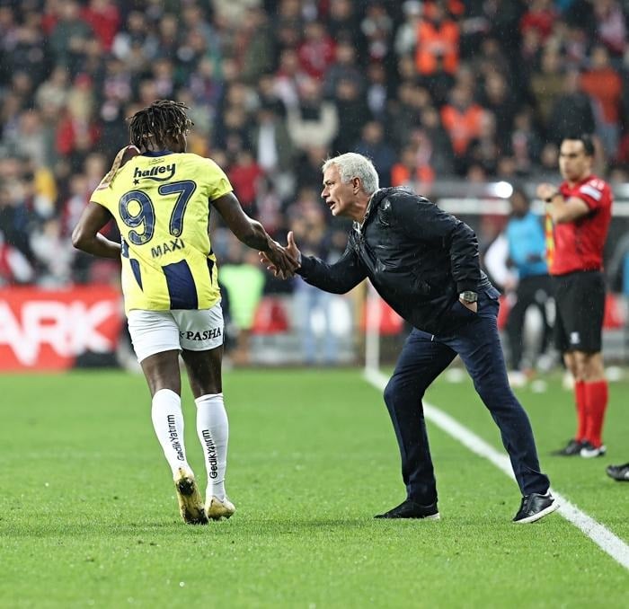 maximinden olay mourinho itirafi insanlar anlamiyor 0 jFOUzU5e