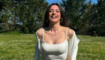 melis sezennin dekoltesi olay oldu pektN3He