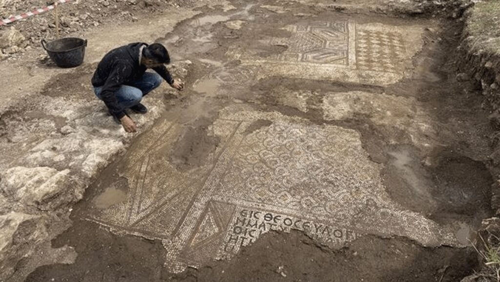 mezar kazarken bulunmustu mozaiklerde ilginc detay 2U6uSLZ1