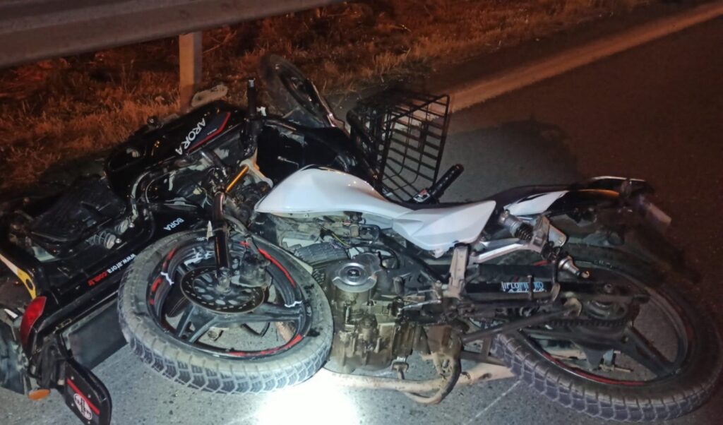 motosiklet ile elektrikli bisiklet carpisti 2 agir yarali pYvb31j8