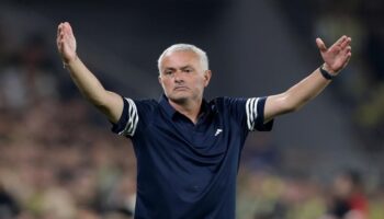 mourinho fenerbahcenin 27 yillik lanetini bitirdi SsDcu3eL