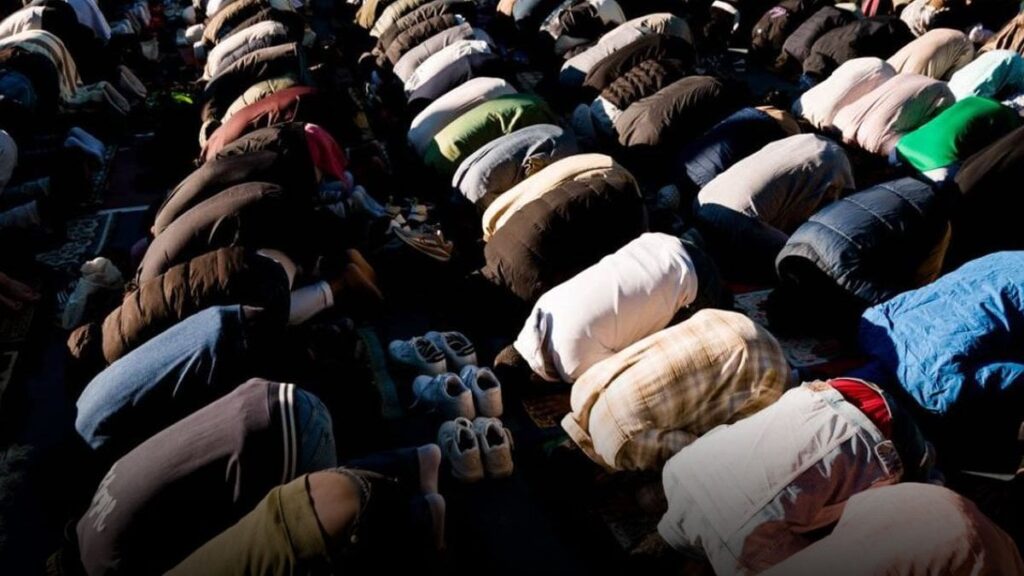 muslumanlarin dini bayramlarini kutlamasi yasaklandi ZNiL2rWW