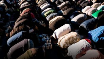 muslumanlarin dini bayramlarini kutlamasi yasaklandi ZNiL2rWW