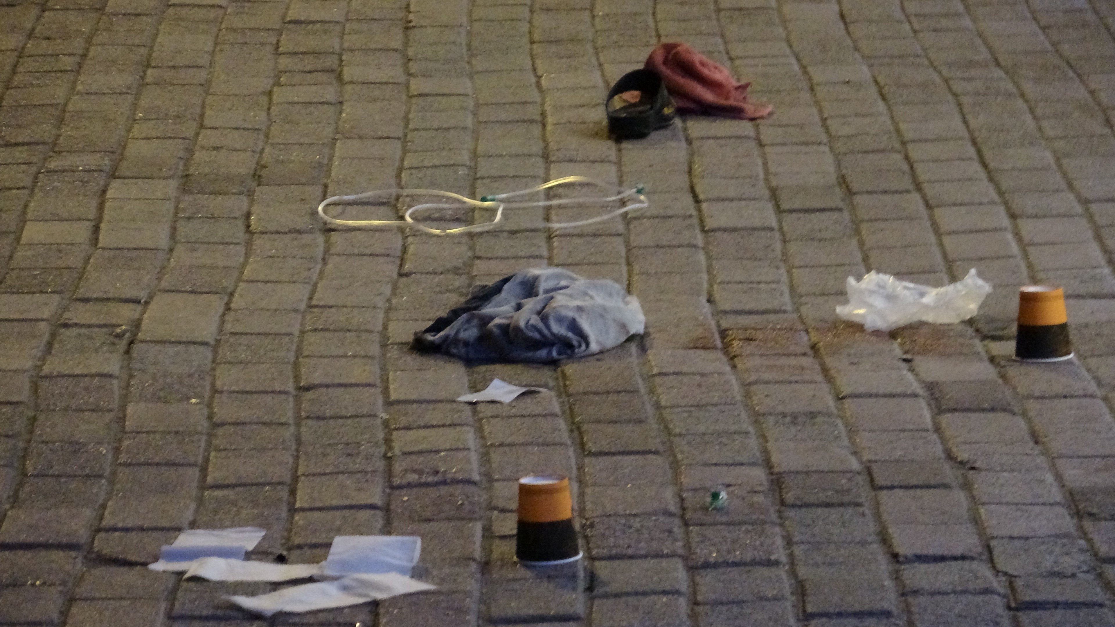 oda baskani dehset sacti pastane cesetlerle doldu 12