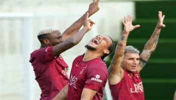 osimhen yeniden galatasaray antrenmaninda KUIepvFb