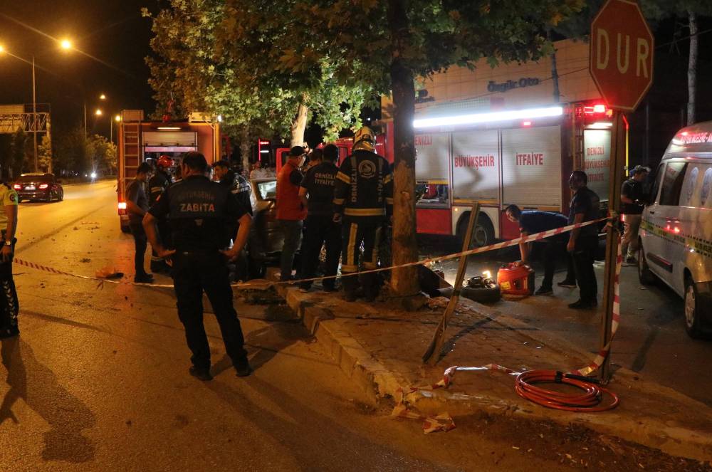 otomobil agaca carpti 2 olu 1 agir yarali 4 NYui8QlU