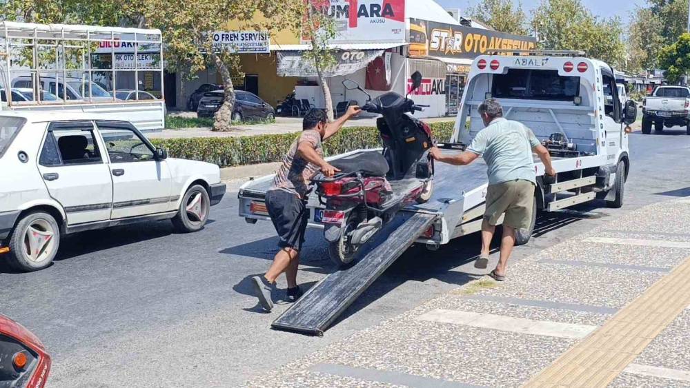 otomobil ile elektrikli motosiklet carpisti 1 yarali var 1 BIlAlNql