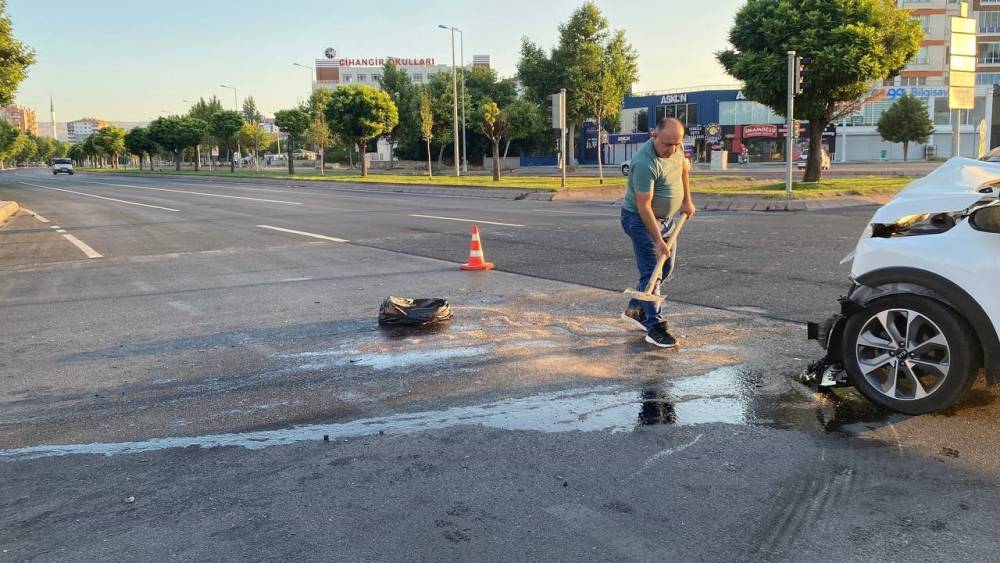 otomobil takla atti yaralilar var 1 U2GCETzO