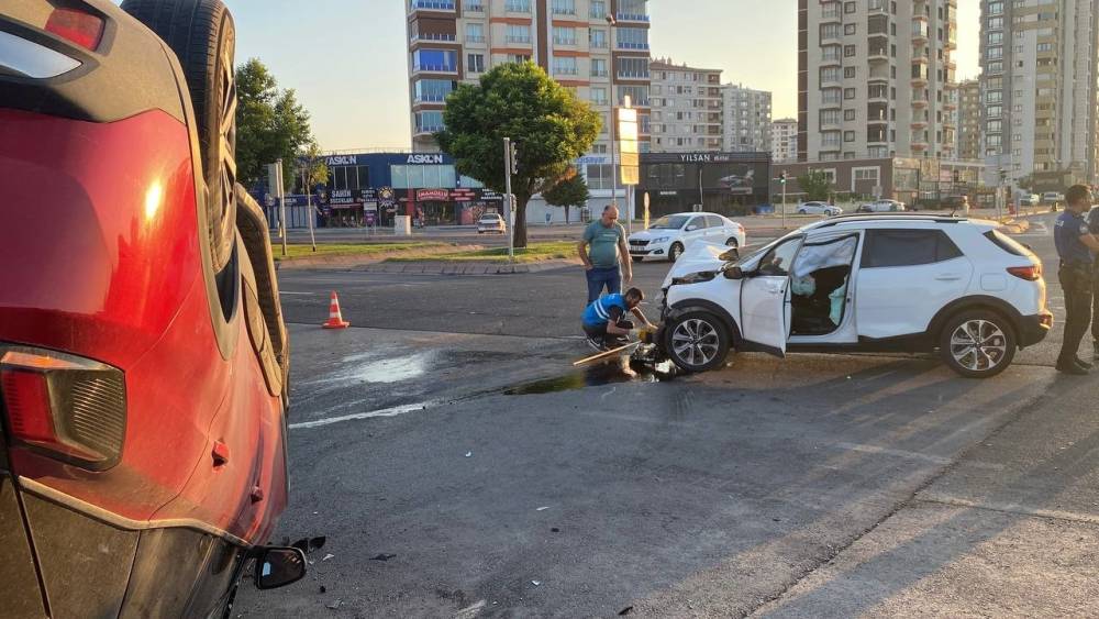otomobil takla atti yaralilar var 2 eaUDNubX