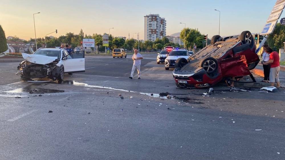 otomobil takla atti yaralilar var 5 E54PtcOh
