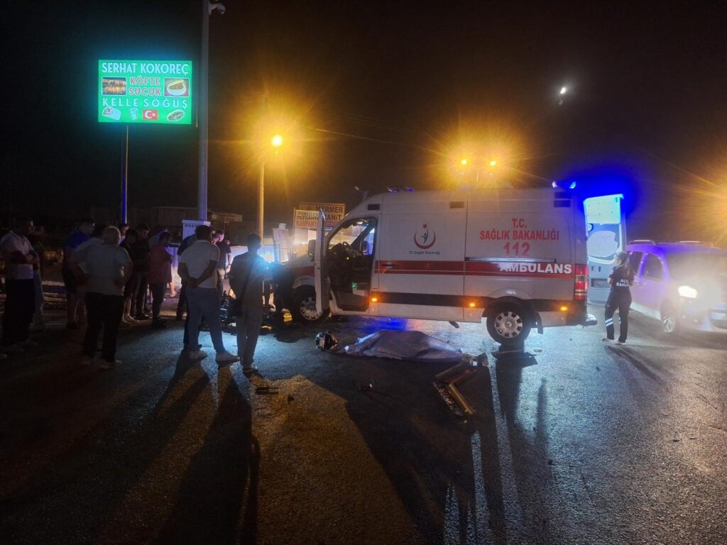 otomobille carpisan motosikletin genc surucusu hayatini kaybetti g3xUh3GX