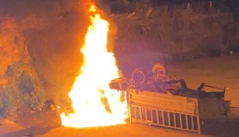 park halindeki kamyon hareket edip dereye dustu 7dRmxr9D