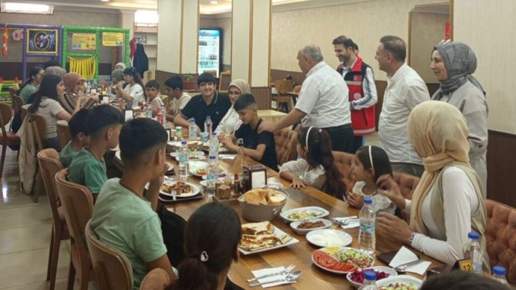 patnosta cocuklara yemek etkinligi DMfdZzjr