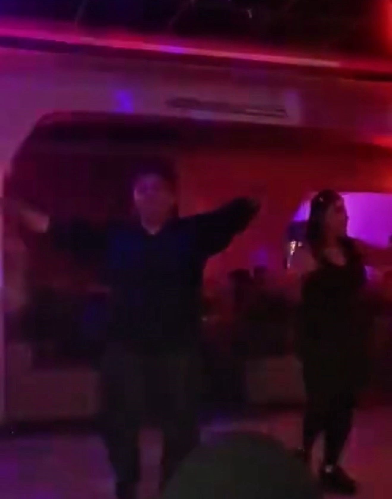 pavyonda gobek atti tarim ve orman muduru oldu vatandas tepki gosterdi 1 8VZF9LUm