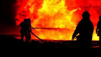 petrol deposunda korkutan yangin m5zxHOiE