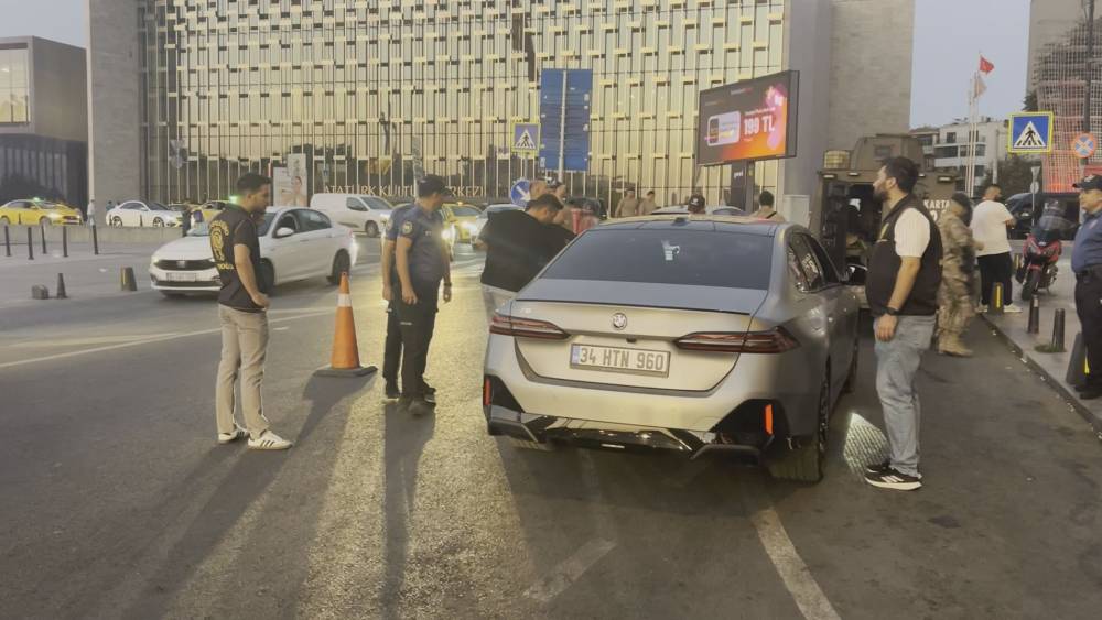 polis bolgeyi ablukaya aldi araclar didik didik arandi 2 PLVOBBuA
