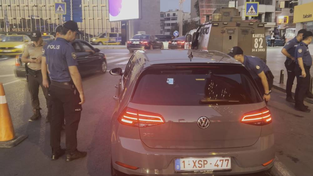 polis bolgeyi ablukaya aldi araclar didik didik arandi 4 pj3RCEgc