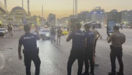 polis bolgeyi ablukaya aldi araclar didik didik arandi K2EbHJYe