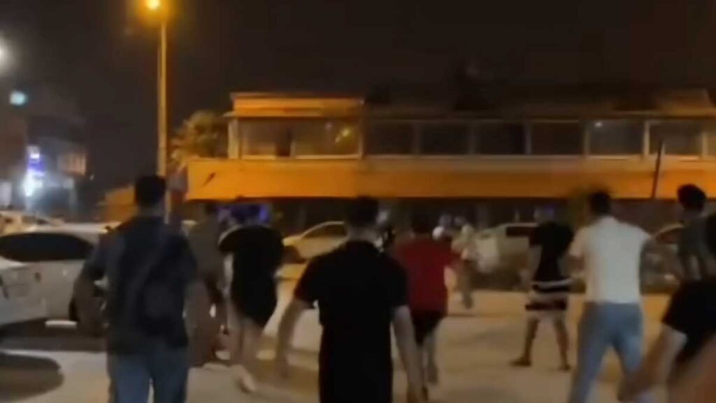 polislere bicak ceken alkollu 4 kisi gozaltina alindi 69XTV7Vg