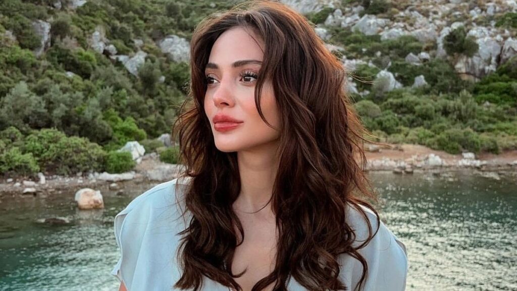 rabia soyturkten estetik iddialarina sert yanit siz cildirdiniz artik IUvJ32v9