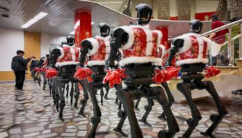 robotlar sahneyi ele gecirdi gelenek ve teknolojinin dansi 6mOpYPcJ