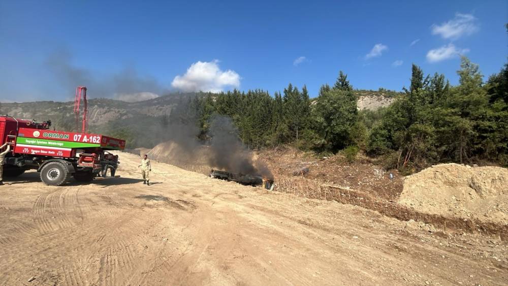 santiyede dehset anlari vinc devrildi alevler yukseldi 3 4bjdWgMm