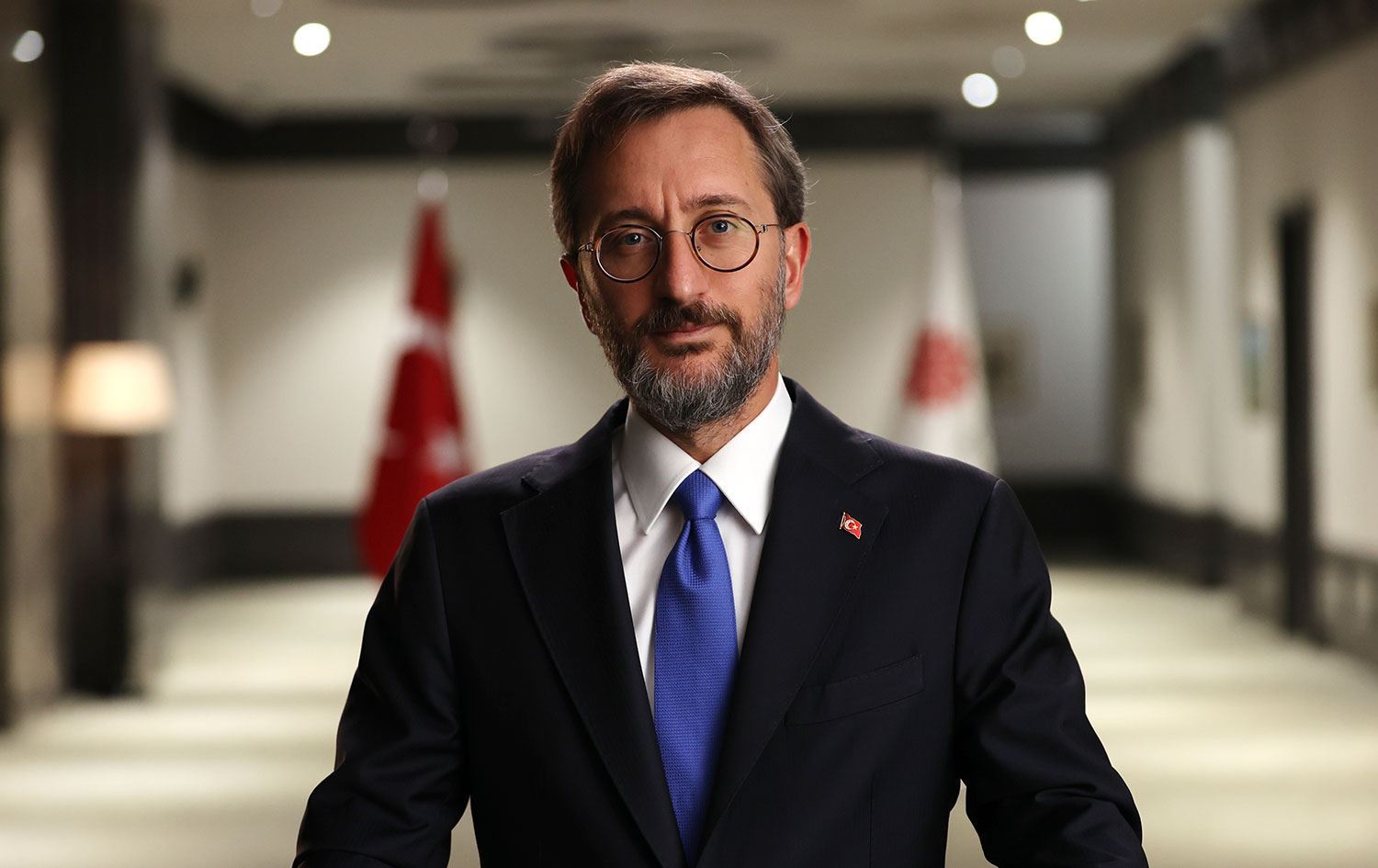 sarayda herkes bunun konusuyor 1 ay once akpnin ust duzey ismiydi sen cik denilerek SWcBRJYZ