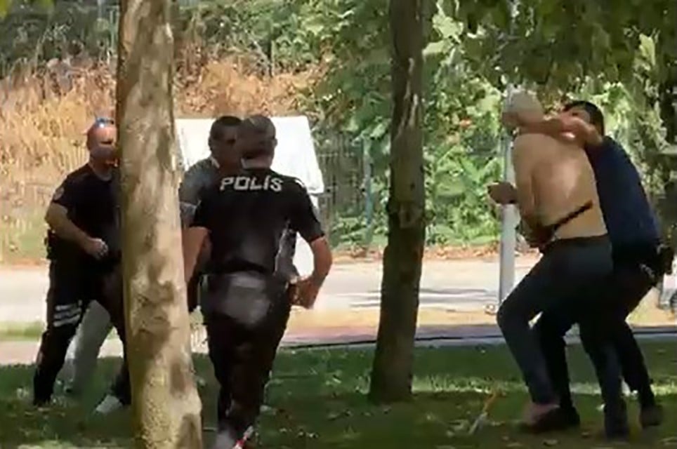 sehirde korku dolu anlar yasatti sokakta kaos hastanede gerilim polis son anda engelledi 0 VVPQ1c2N