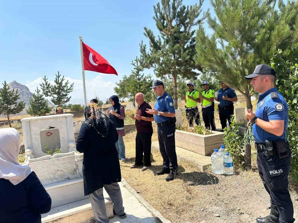 sehit polis memuru dualarla yad edildi 0 6YcmyYhd