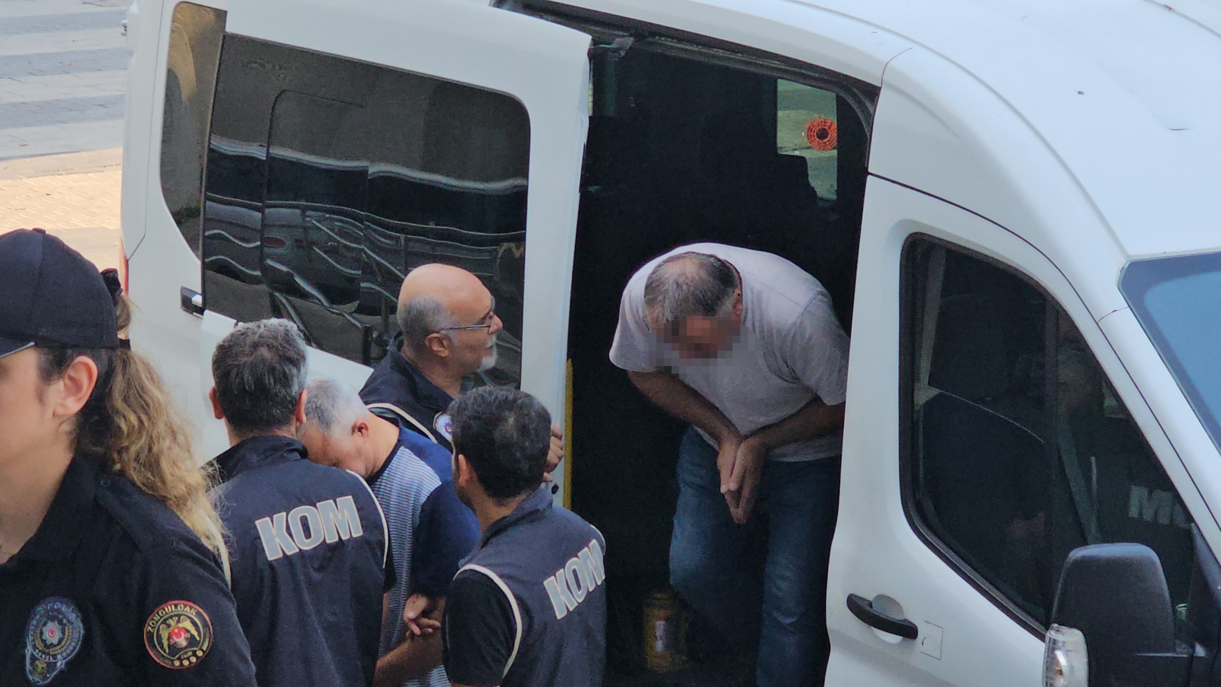 sehrin ortasinda gupegunduz define ararken enselendiler 3 f6OX1a1T
