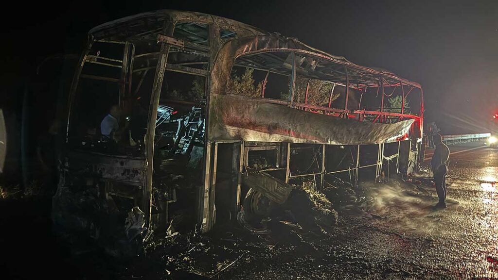 seyir halindeki otobus cayir cayir yandi PVJAO2hR