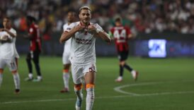 sezonun ilk golunu atti osimhen ve icardi yokken sov yapti pUC62Gej