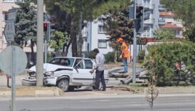 sinopta otomobil aydinlatma diregine carpti 1 yarali CFP3IsRJ