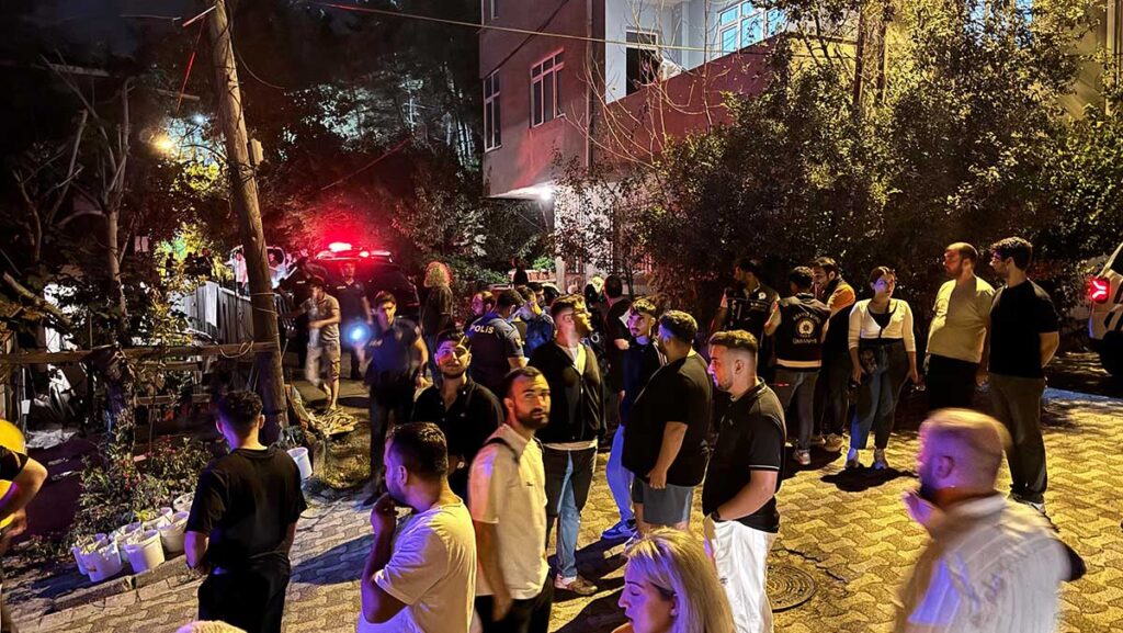 sokak ortasinda satirla bogazini kestiler sMxR5AQq
