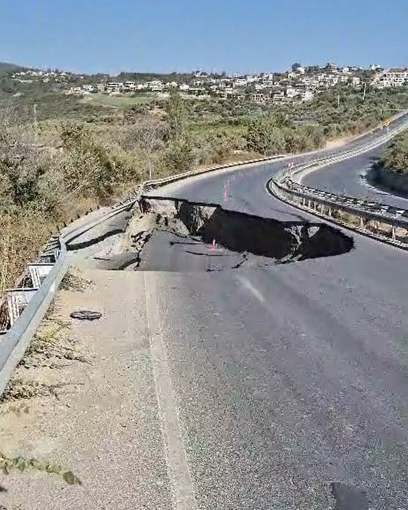 soke kusadasi karayolunda yol coktu 0 FOFDsmlh