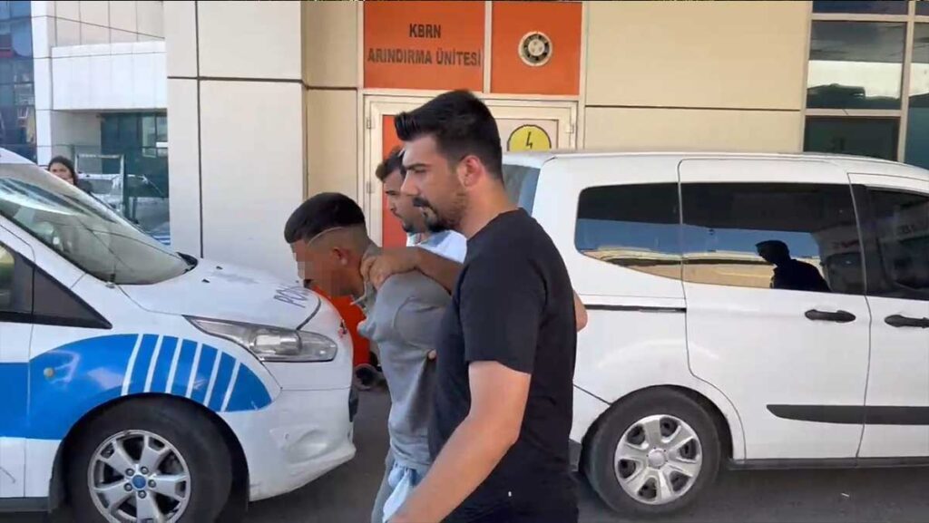 soygunun ardindan taninmamak icin amerikan tirasi olmus CE4w1RdP