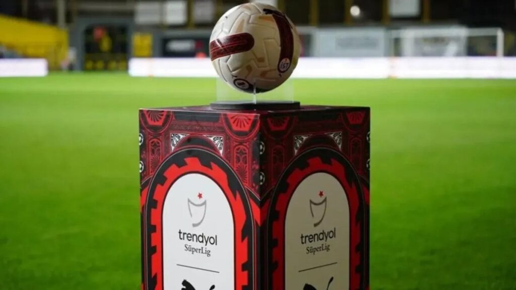 super lig ekibi transferde cildirdi ayni anda 8 ismi acikladilar taraftarlar cilgina dondu hI4r35MW
