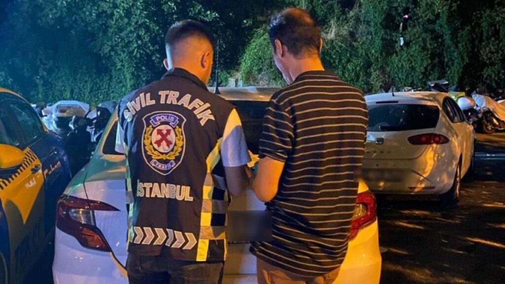 suruculer dikkat ambulansa yol vermedigi icin bir ceza daha kesildi 3FN7zrPS