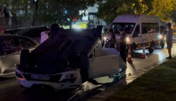 surucusunun direksiyon hakimiyetini kaybettigi otomobil takla atti LslrGmaX