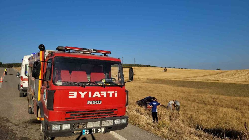 takla atan otomobil tarlaya uctu 1i agir cok sayida kisi yaralandi 1 pq614PSH