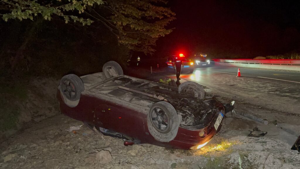 takla atan otomobilde kalbi duran surucuyu saglik ekipleri kurtardi jDJy5ZzS