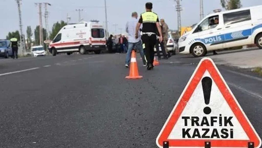 tarim araci ile otomobilin carpistigi kazada 1 olu IJWJ99hc