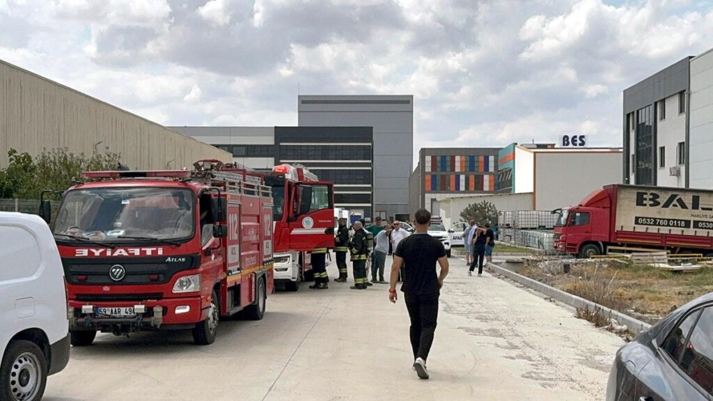 tekirdagda fabrikada korkutan durum bolgeye ekipler sevk edildi can kayiplari var jHn9xypE