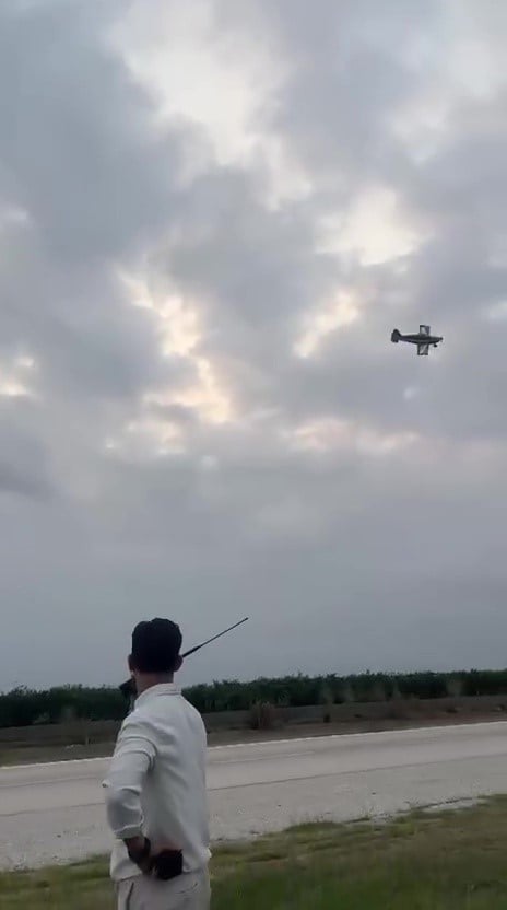 telsizle evlilik teklifi yapti kiz evet dedi ucak dustu turkiye bu olayi konusuyor 0 mJDcfv4B