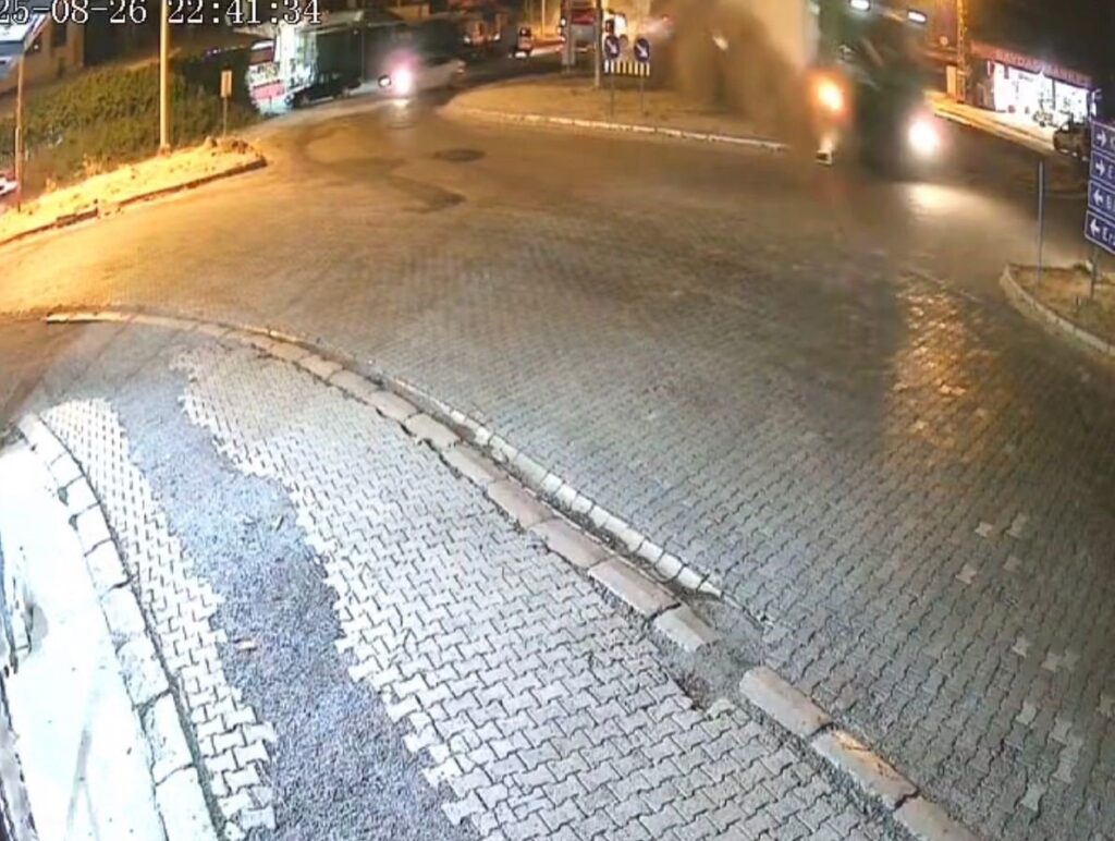 Tırın freni boşaldı, sürücünün soğukkanlılığı faciayı böyle önledi 1 tirin freni bosaldi surucunun sogukkanliligi faciayi boyle onledi VSOsKTlD
