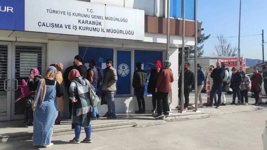 tuike gore issizlik azaldi bir ayda 18 bin kisi is buldu VjJtYJWG
