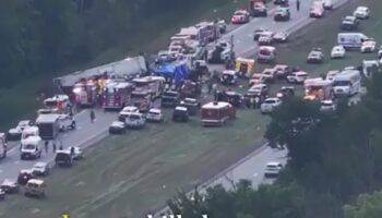 tur otobusunde can pazari new yorkta feci kaza oluler ve yaralilar var VdHK5pBM