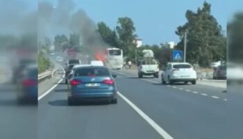tur otobusunde can pazari yol ortasinda alev aldi icerisinde cok sayida turist var MJQNzEe2