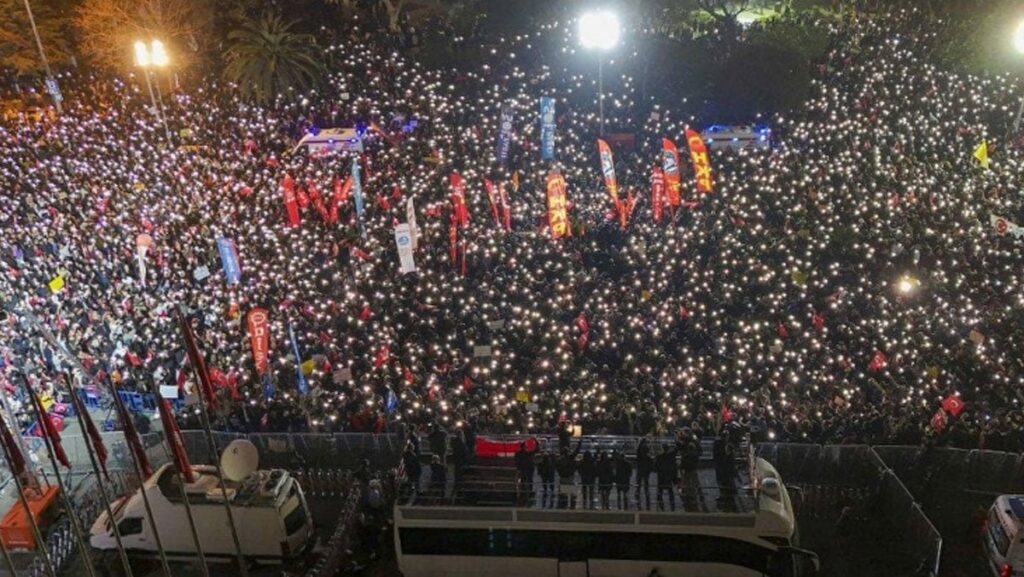 tutuklu isimlerin aileleri sarachanede bulusacak AmiqtS26